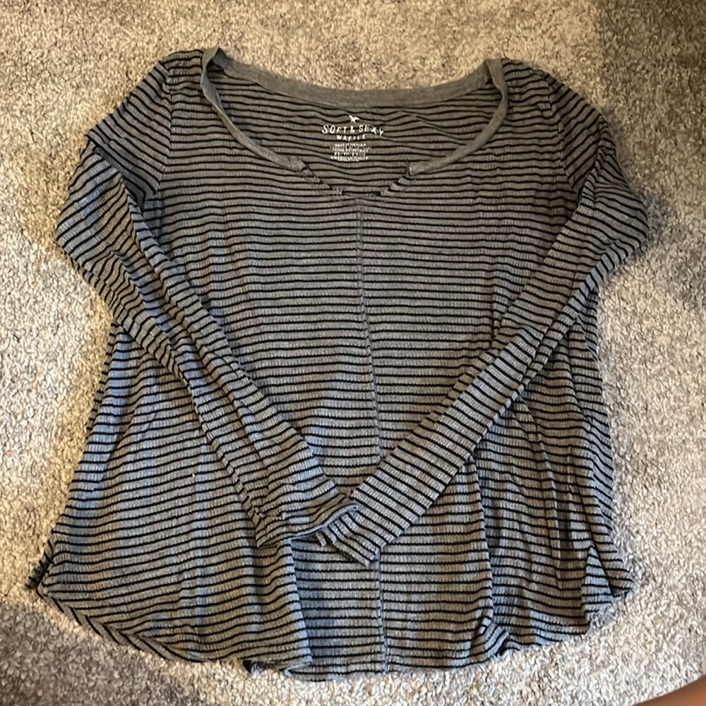 American Eagle Top - Picture 6 of 6